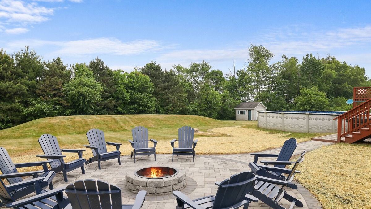 Stroudsburg House | Private Heated Pool/Hot Tub/Huge Game Room/Sauna/Fire Pit/Huge Yard/3300 sq ft!