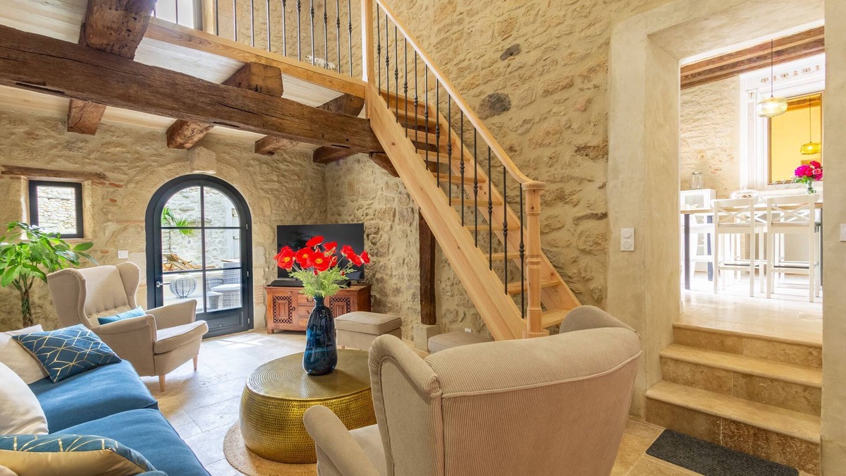 Gontaud House | Private heated pool, walk to restaurants, markets, shops in a historic town