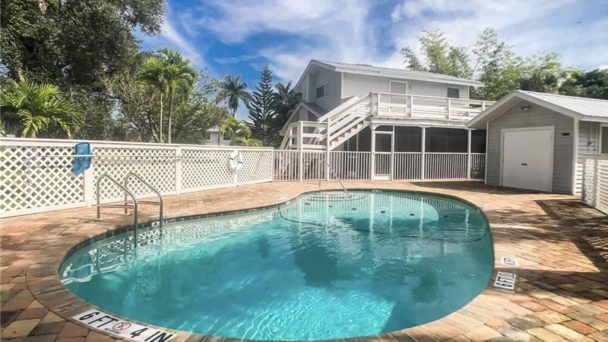 Pineland House | Private Hideaway in Pine Island community Pool and Marina a few steps away.
