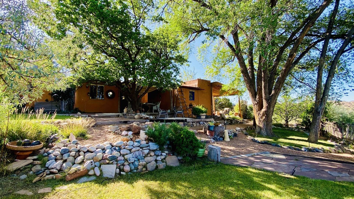 La Puebla House | Private Hiking, 6-Acre Sanctuary, Dog friendly, Epic Views, Fireplaces, Pool