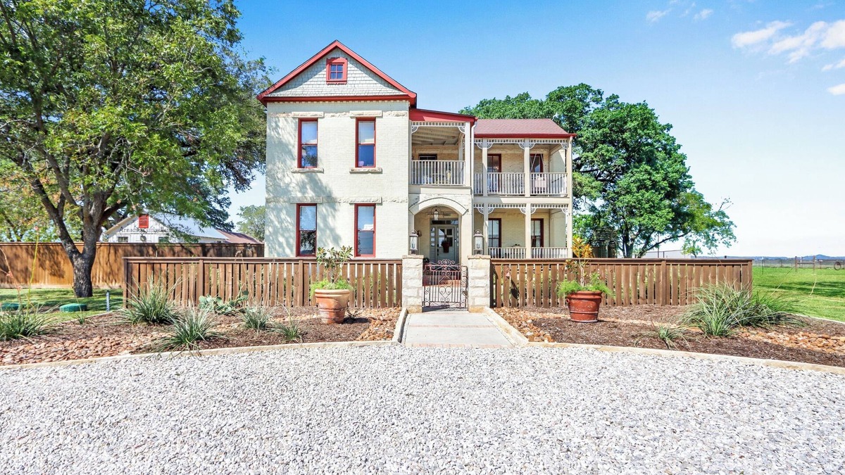 Comfort House | PRIVATE, HILL COUNTRY, 1890's FARMHOUSE WITH HOT TUB ON 1O ACRES, SLEEPS 8.