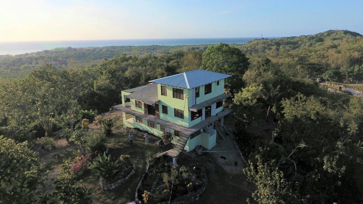 Orange Bay House | Private hilltop jungle villa