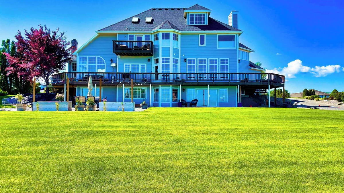 Tri-Cities House | Private Hilltop Luxury Estate with Breathtaking Views!