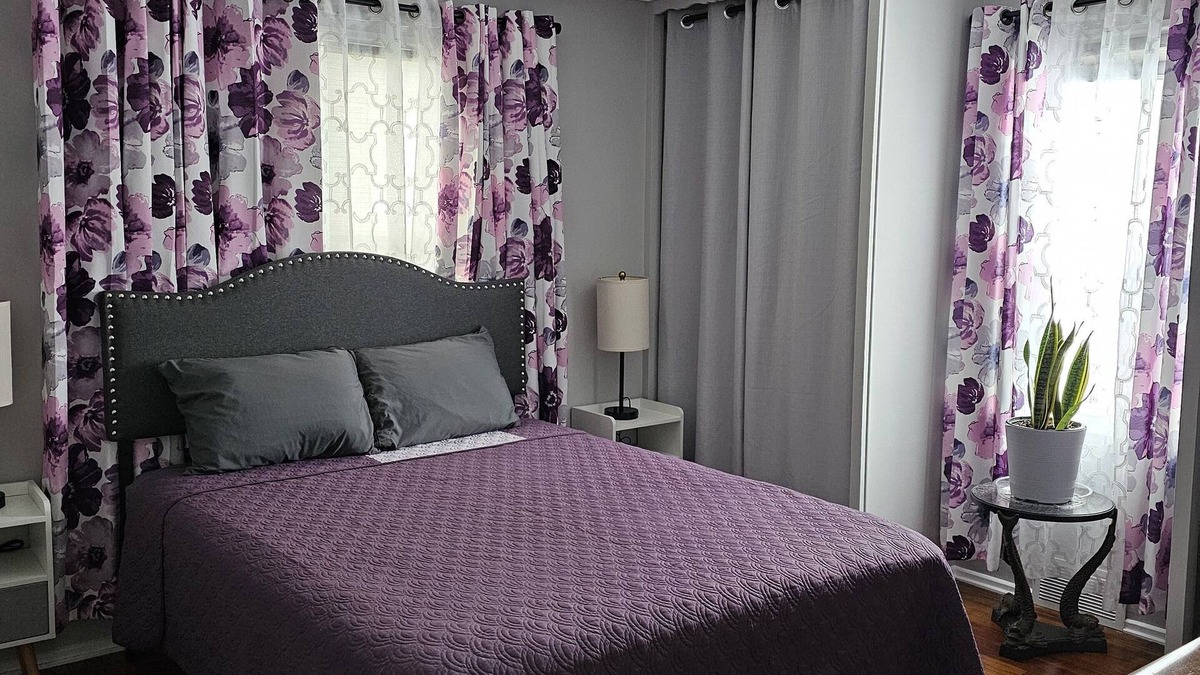 Albany House | Private home all to yourself, shopping, dining, hospitals and colleges.