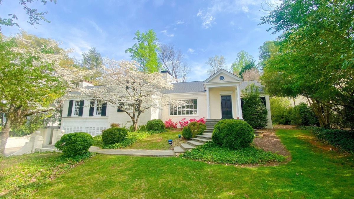 Old Irving Park House | Private Home for Rent in Irving Park - Golf Course Views