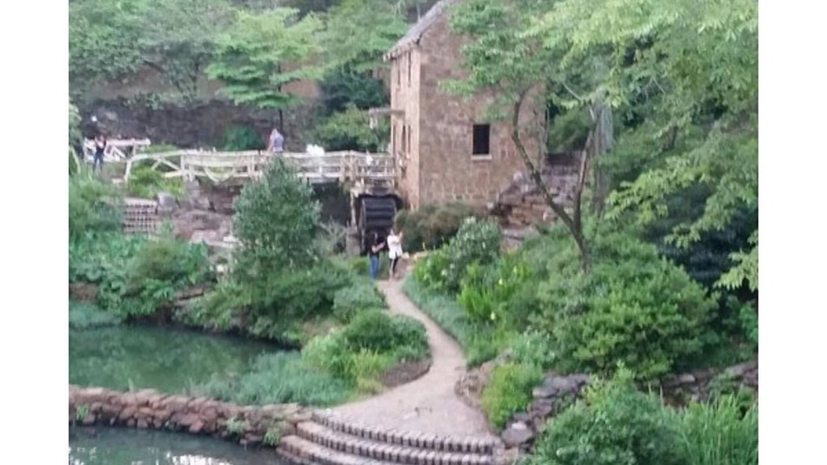 Wright House | Private Home in Scenic Hill