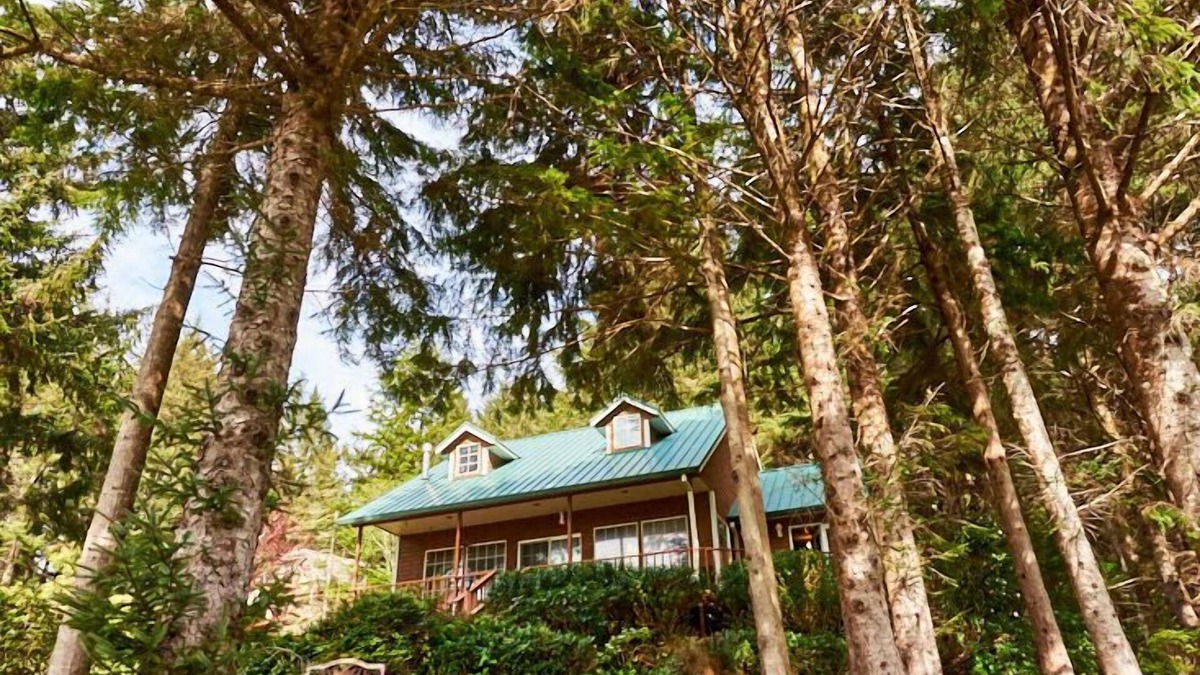 Tillamook House | Private Home in the Trees within walking distance to the Bay!