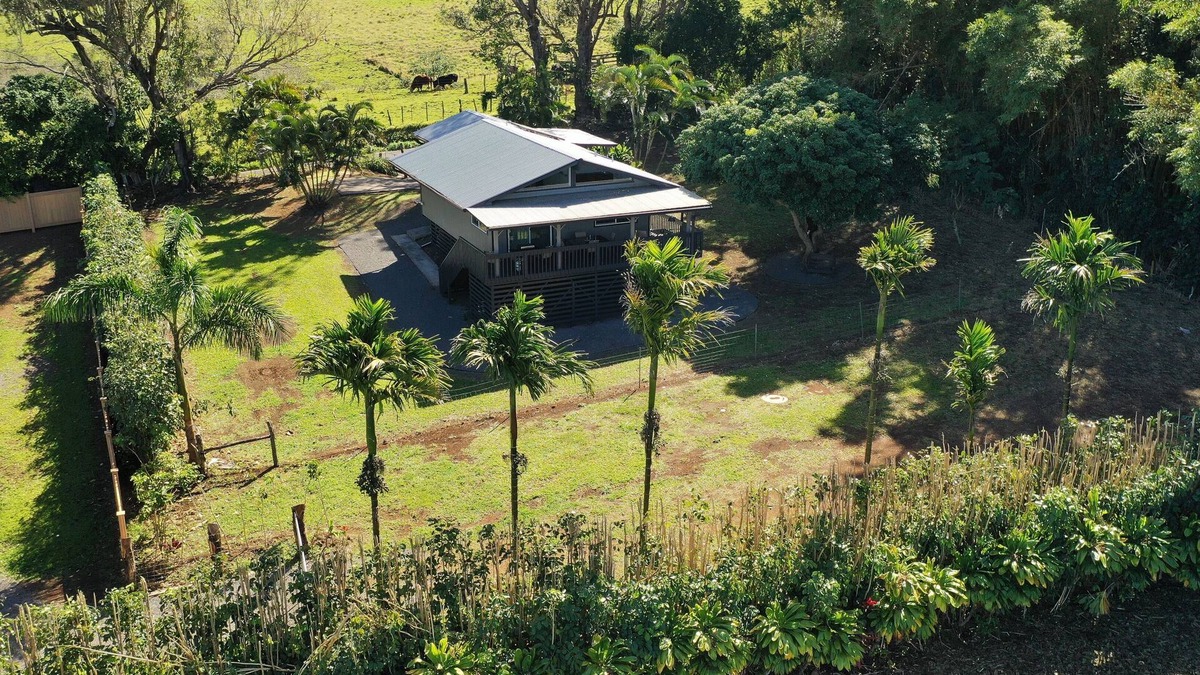 Pauwela House | Private home located in tropical setting close to beaches and waterfalls