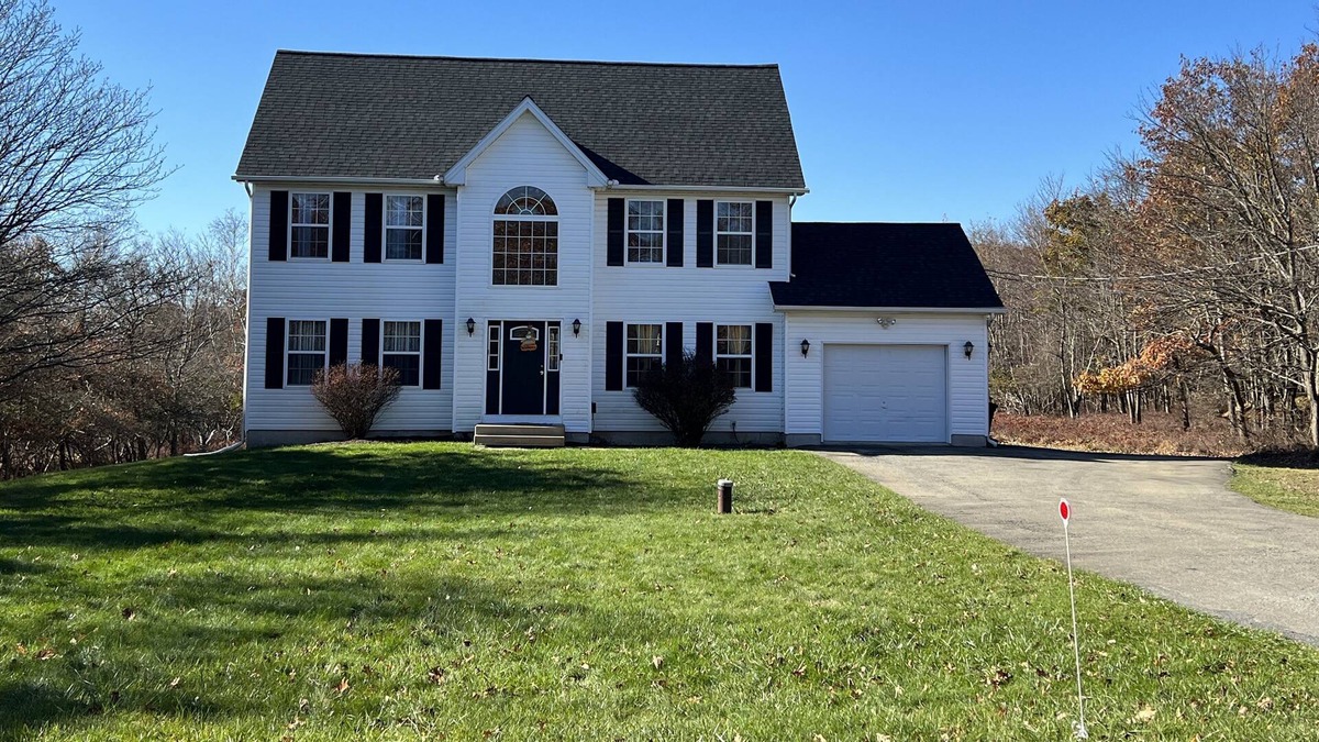 Tunkhannock Township Ski Chalet | Private home mins away from Camelback and Kalahari