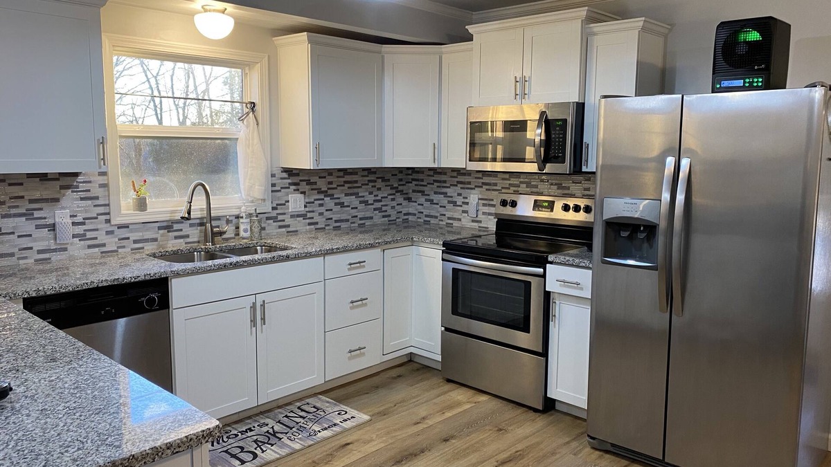Hermitage House | Private Home on 2 acres~ BUT close to everything ~ 30+ night or longer