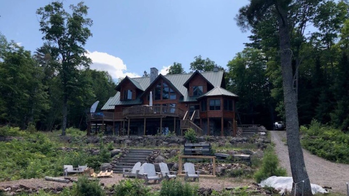 Champion House | Private Home On Gibson Lake
