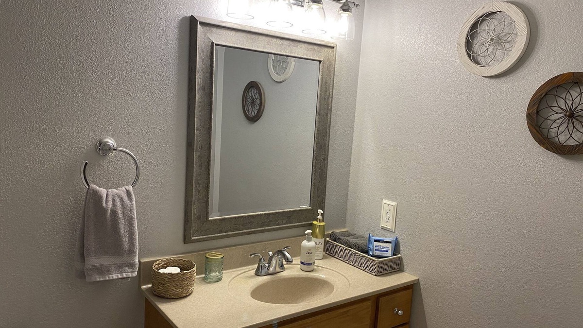 Red Bud House | Private Home, quiet neighborhood, So. IL, close to St. Louis