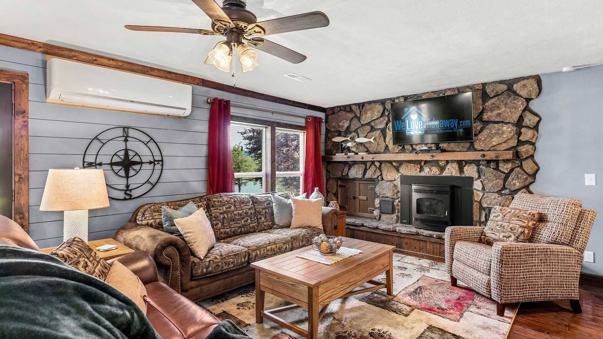 Jenkins House | Private Home Right on the Lake! Bring Your Boat, Pool, and Amazing Views