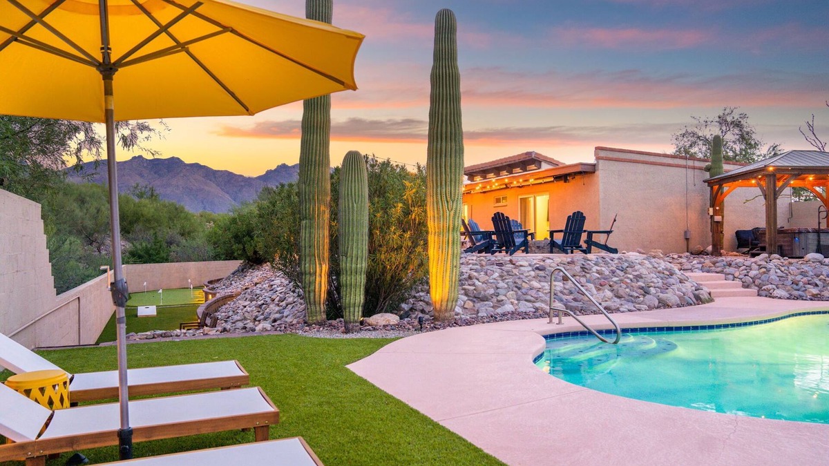 Tucson House | Private Home~Two Fire Pits~Salt Pool~Mini Golf~Theater~EARLY CHECK-IN