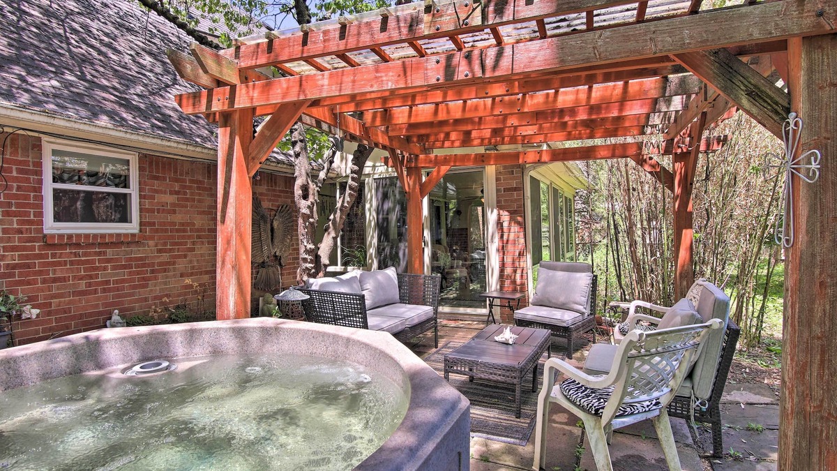 South Tulsa House | Private Home w/Hot Tub & Patio Near Dtwn Tulsa