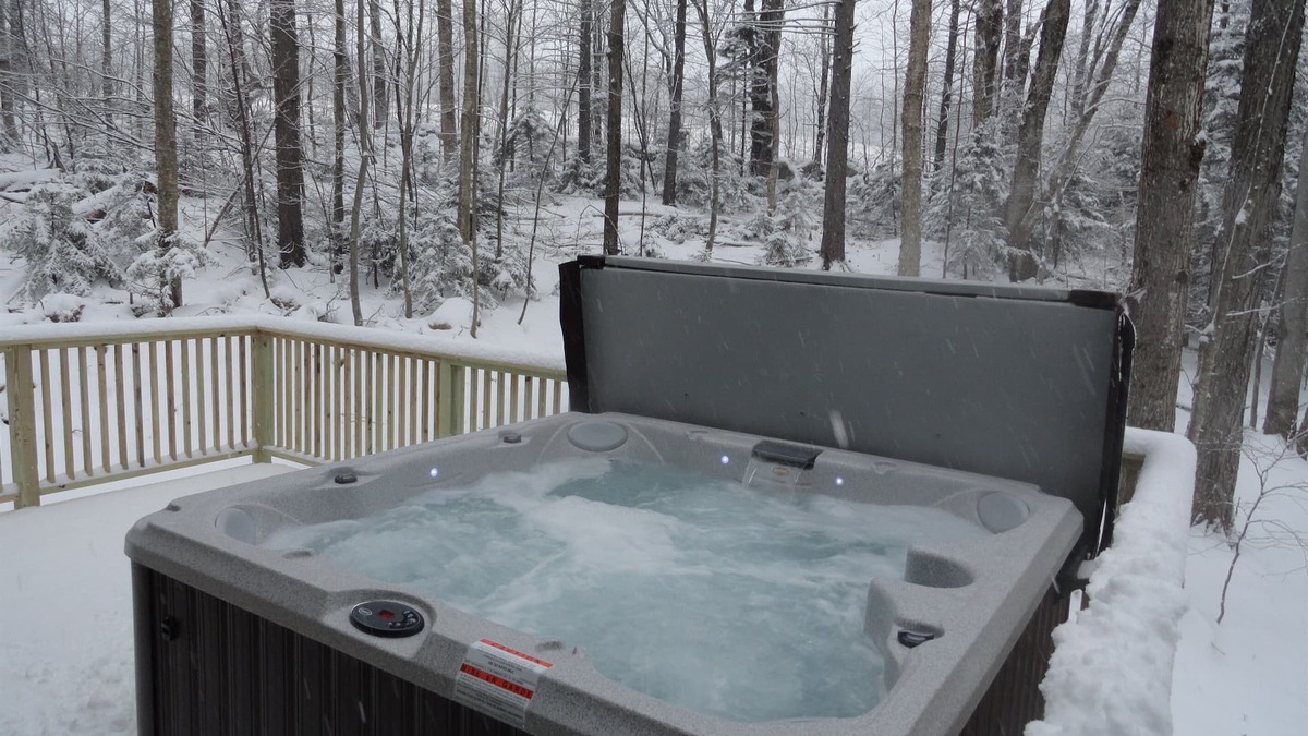 Ludlow House | Private Home Walk to Okemo Lifts! Hot Tub/Fire Pit