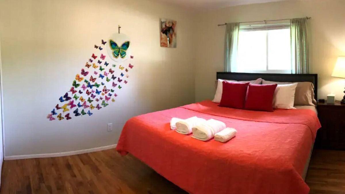 Mitchell House | Private home with fenced yard, confortable with a deck in backyardn
