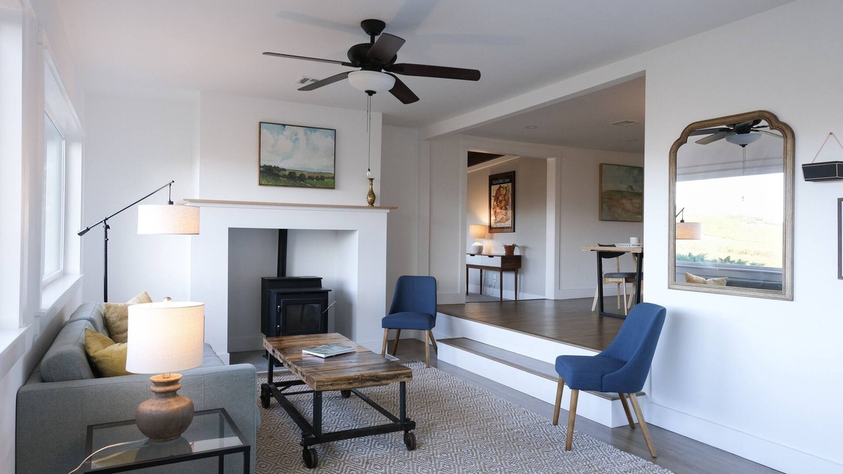 The Dalles House | Private Home with Spectacular Views of the Columbia River & Mount Adams