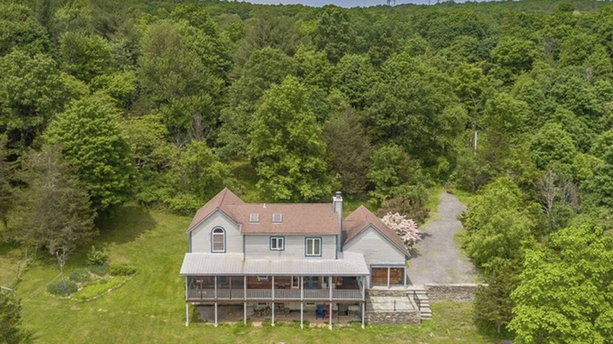 New Paltz House | Private Home with stunning views. Welcome to Cherry Tree House