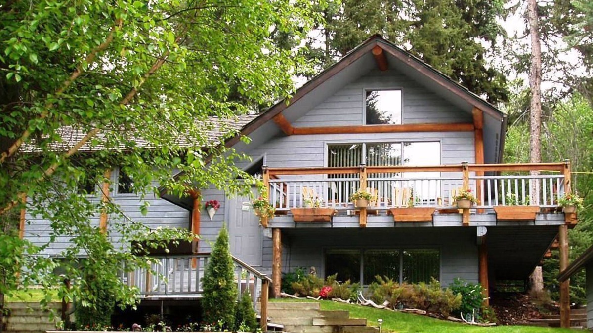 East Kootenay House | Private Hot Tub-Sauna-Games Room - Husbands Vacation Home
