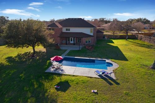 Kyle House | *Private Hot Spa*, Pool, Ranch Estate, Countryside