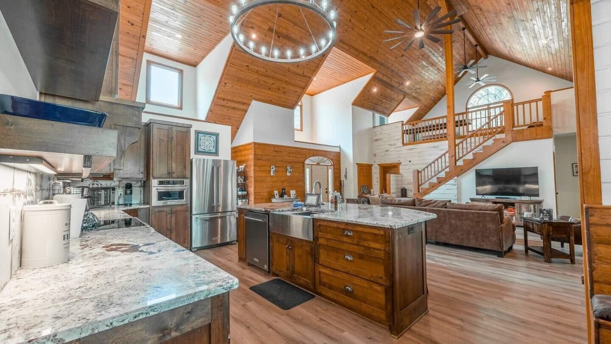 Pearcy Cabin | Private Hot Springs Cabin on Pond w/Game Room!