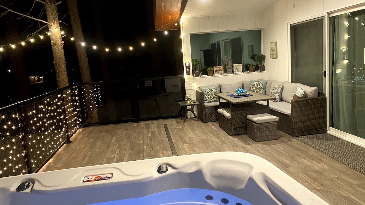 Tahoe Paradise House | Private hot tub and large balcony/close to ski