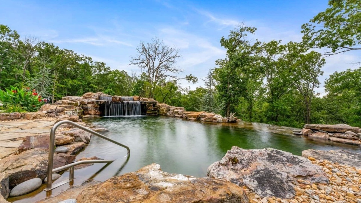 Branson Cottage | Private Hot Tub and Fire Pit - SADIE'S COTTAGE