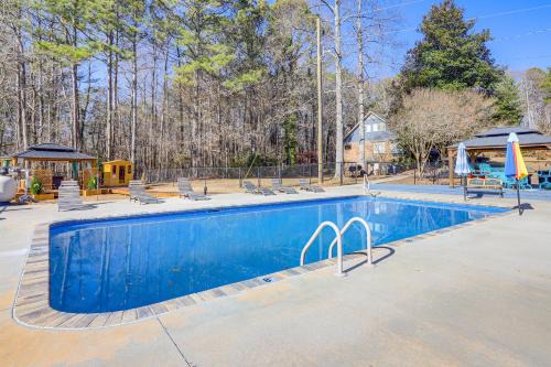 Graham House | Private Hot Tub and Sauna Georgia Nature Retreat!