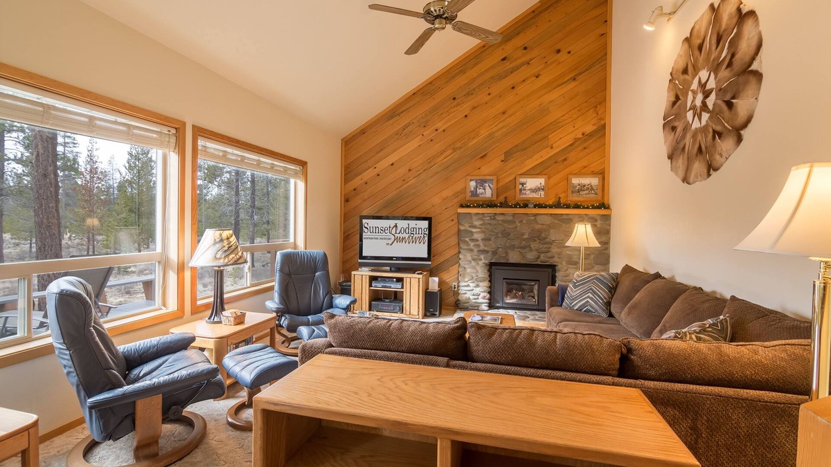 Deer Park House | Private Hot Tub, Bikes, 10 SHARC Passes, AC