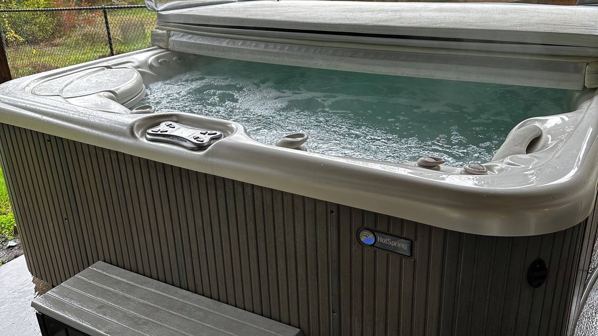 Mill Plain Apartment | Private Hot Tub, Charming 1-bedroom apartment in delightful Vancouver with WiFi