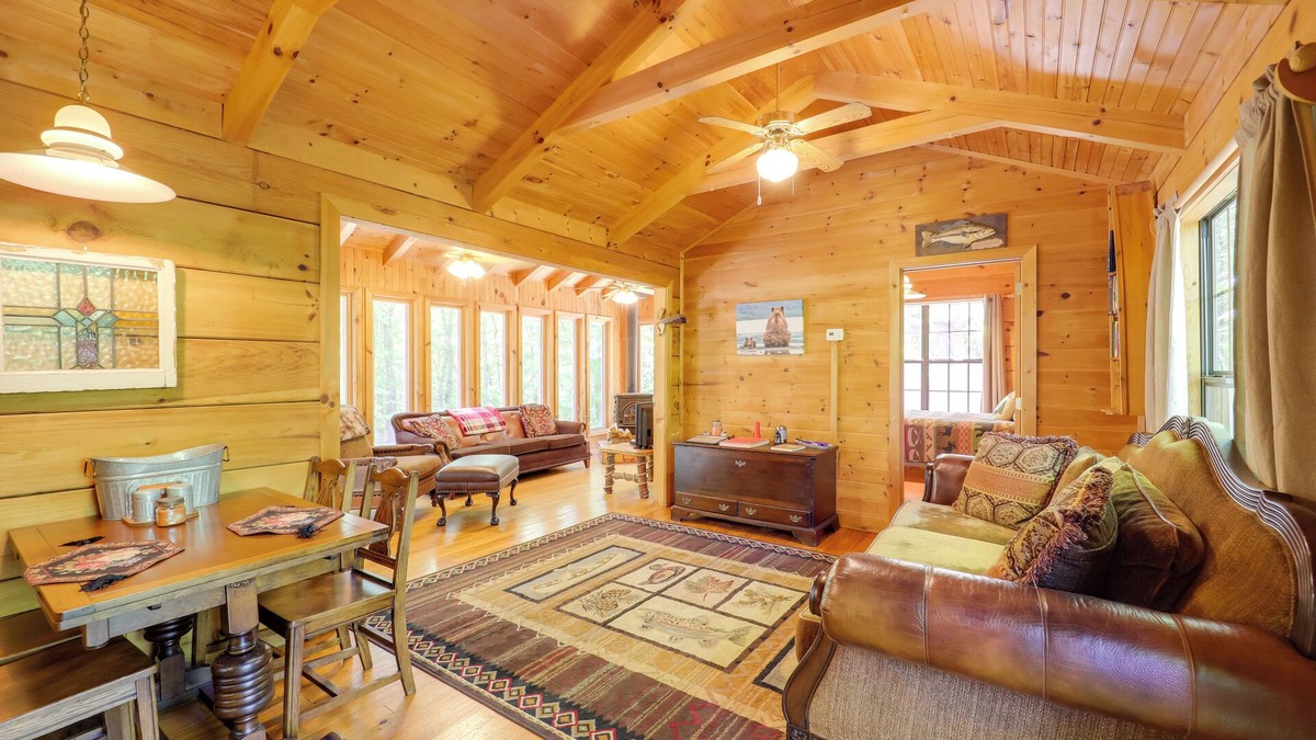 Vein Mountain Cabin | Private Hot Tub & Deck! Secluded Marion Cabin