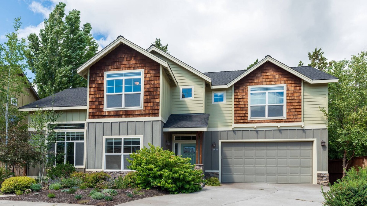 Mountain View District House | Private Hot Tub ~ Dog Friendly ~ Trail access to Pilot Butte ~ Fireplace