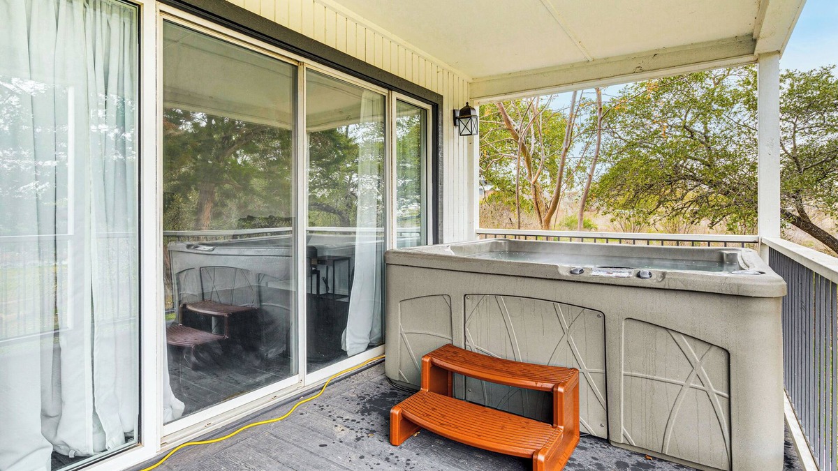Lakeway Condo | Private Hot Tub & Golf Course Views: Lakeway Gem