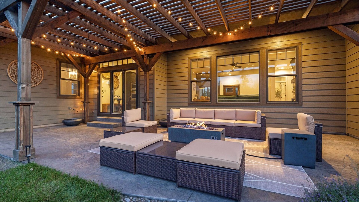 Klamath Falls House | Private Hot Tub in The Running Y Resort - Game Room for All Ages