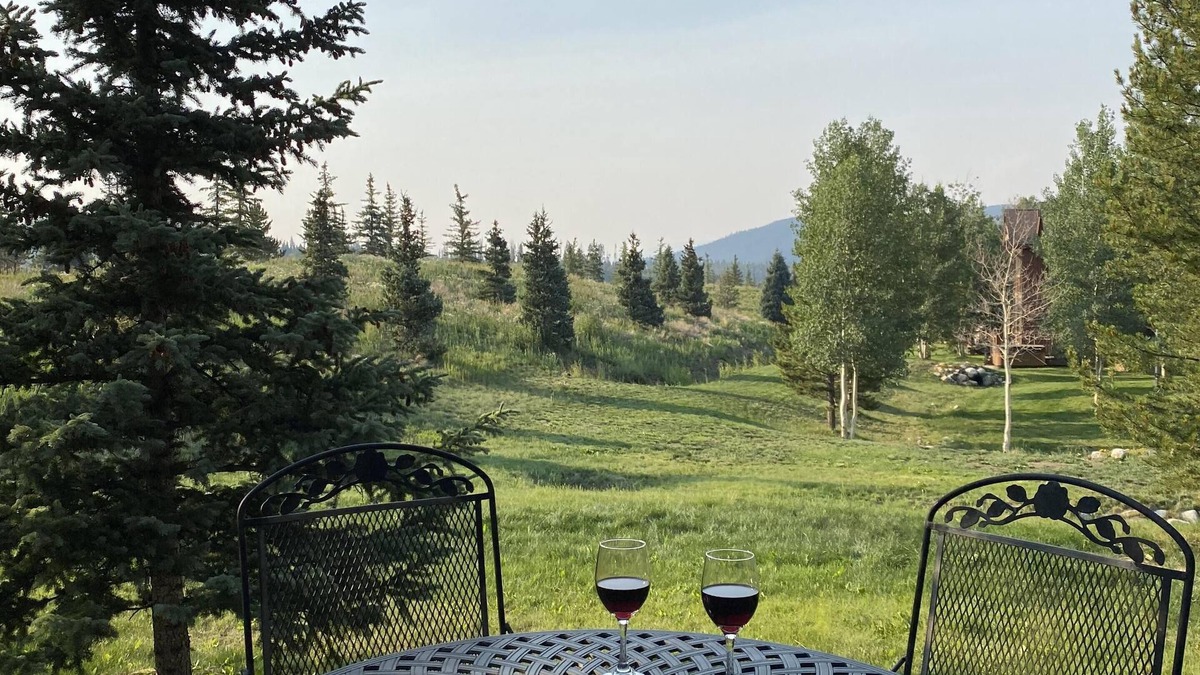 The Highlands House | Private Hot Tub, MountainScape Chalet! Family Paradise!