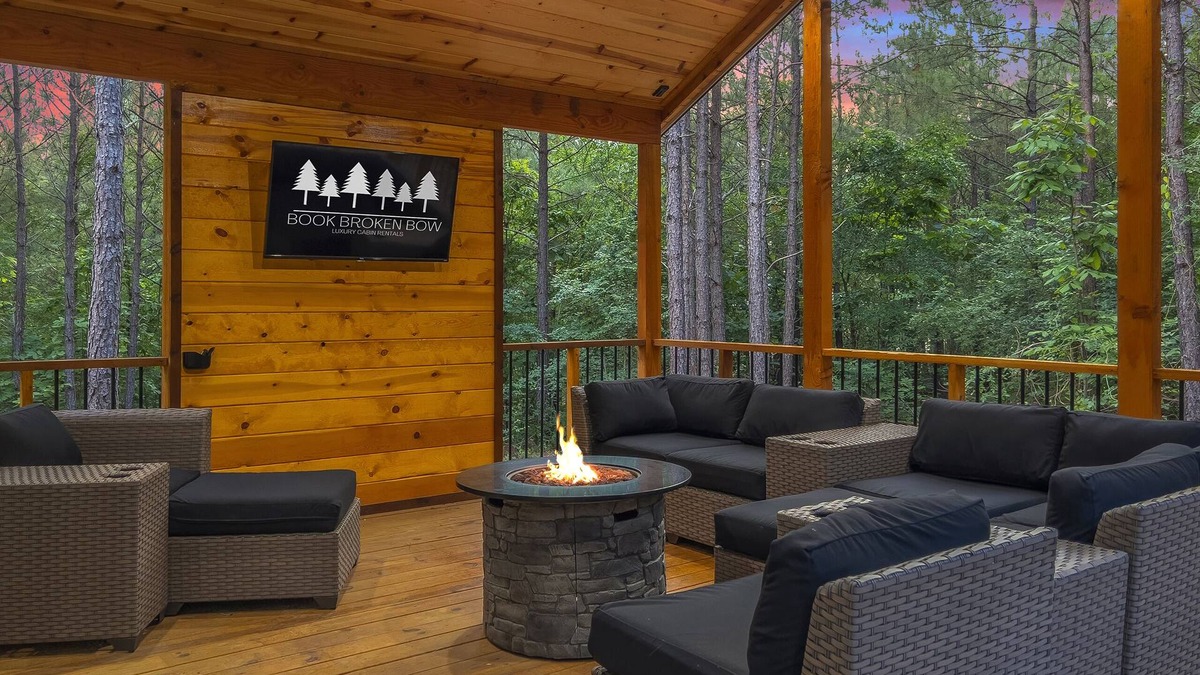 Pickens Cabin | Private Hot Tub + Outdoor Oasis + Split Floor Plan + Arcade + Family Friendly