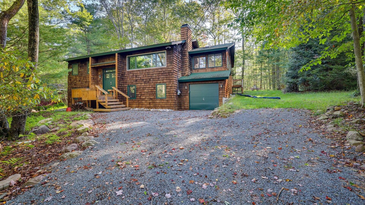 Pocono Pines Cabin | Private Hot Tub: Pocono Pines Cabin Getaway!