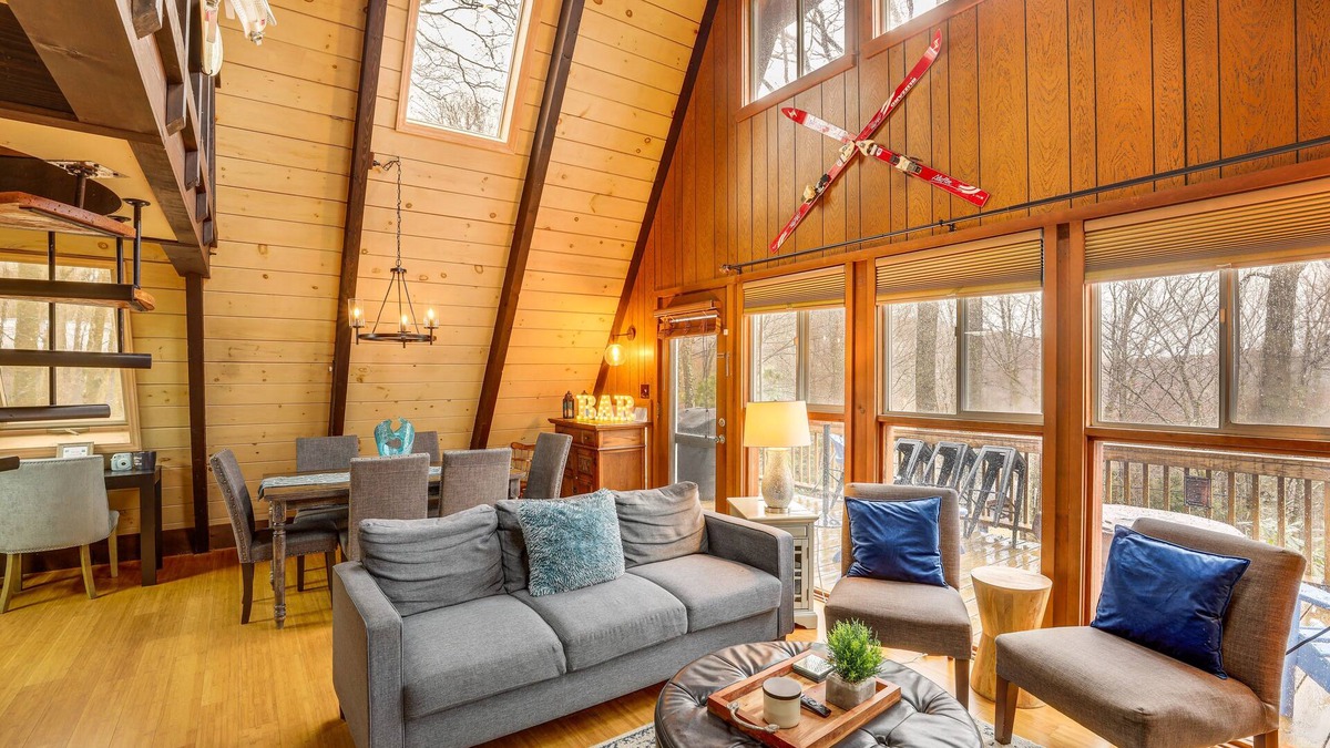 Charter Hills Cabin | Private Hot Tub: Cabin 1 Mi to Beech Mountain!
