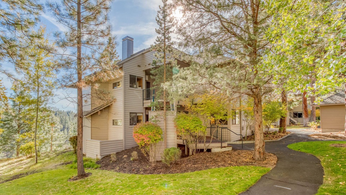 Century West Hotel | Private, Hotel Style Room, Queen bed at Desirable Mount Bachelor Village Resort