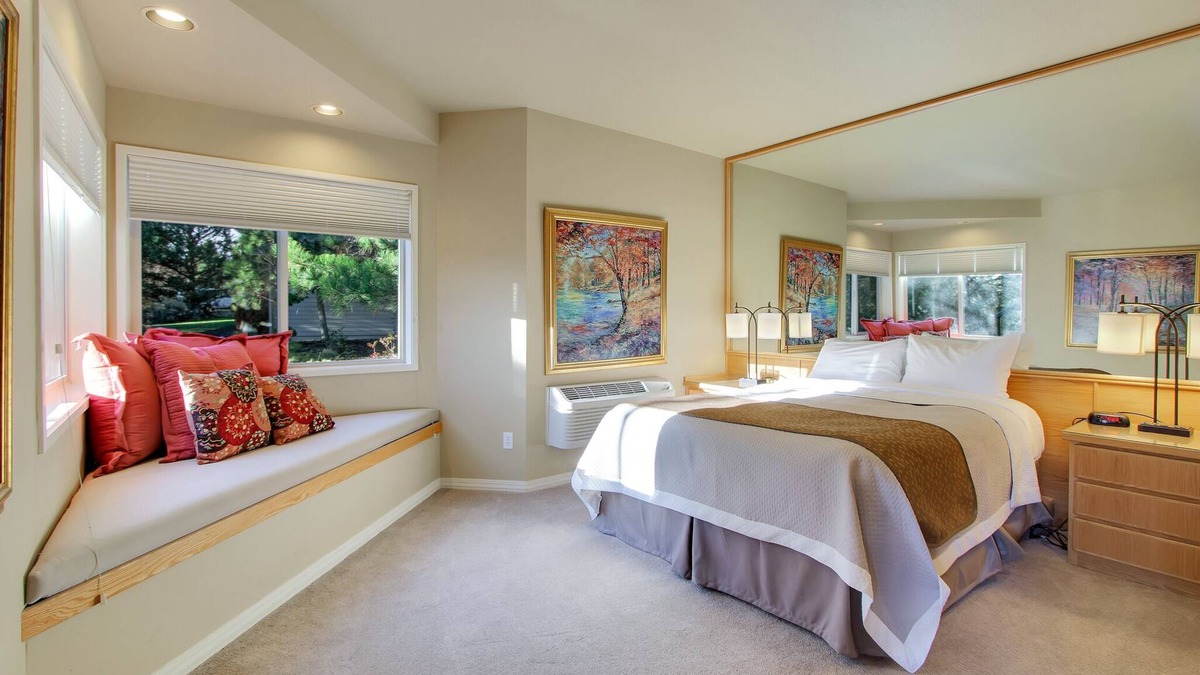 Century West Hotel | Private, hotel style suite in Bend with access to fitness center, community pool