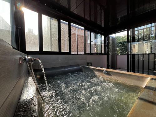 Psirri Apartment | Private hottub Athens Skythens omonoia