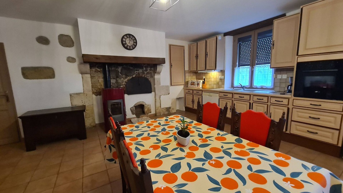 La Berthenoux Cottage | Private house near La Châtre, private garden, jacuzzi
