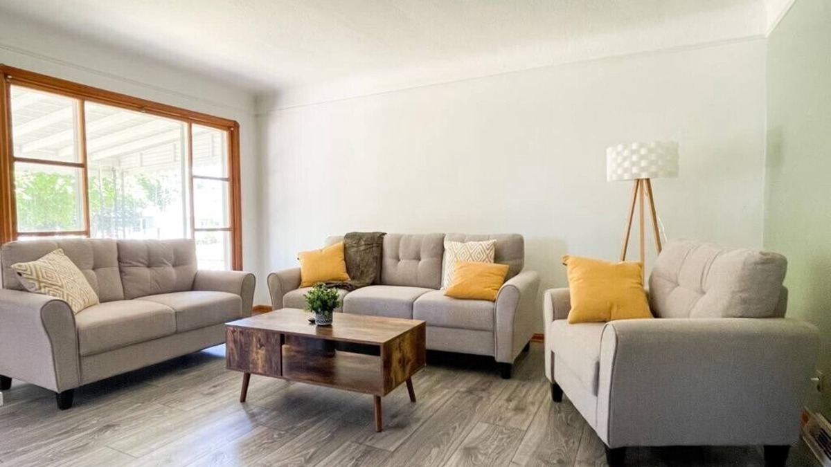 Garfield Heights House | Private House close to National Park Get Away