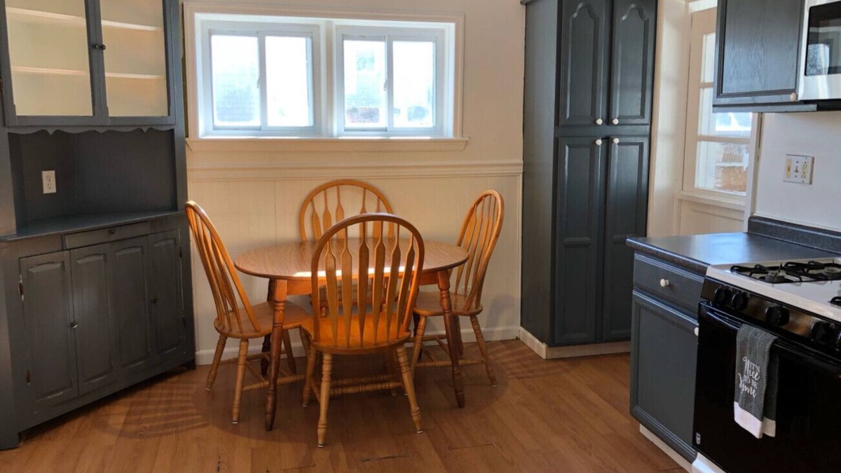 Perth Amboy House | Private house with 3 bedrooms and 1 bathroom and free parking convenient to NYC Manhattan bus and train
