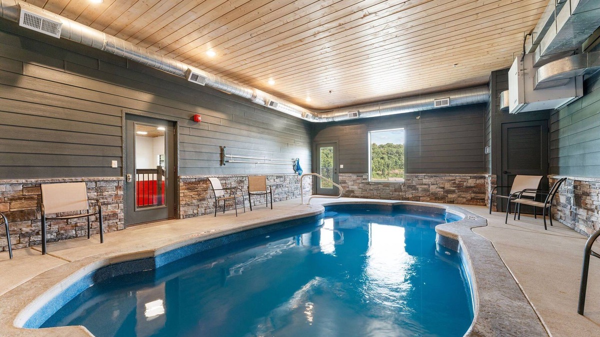 Branson House | Private Indoor Pool-Basketball Court-Free Tickets-Hot Tub-Games-Sleeps 52-Staycation w Lake Views