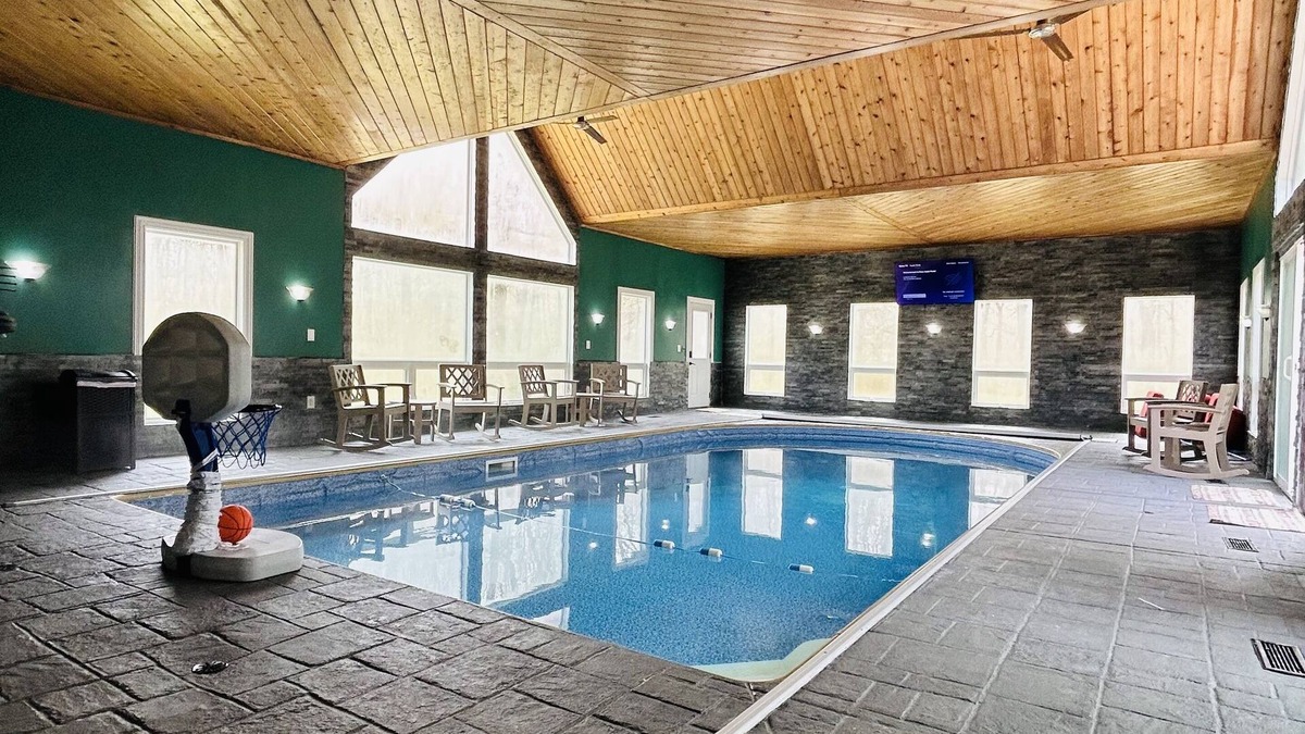 Brooklyn House | # Private Indoor Pool # Sleeps 27