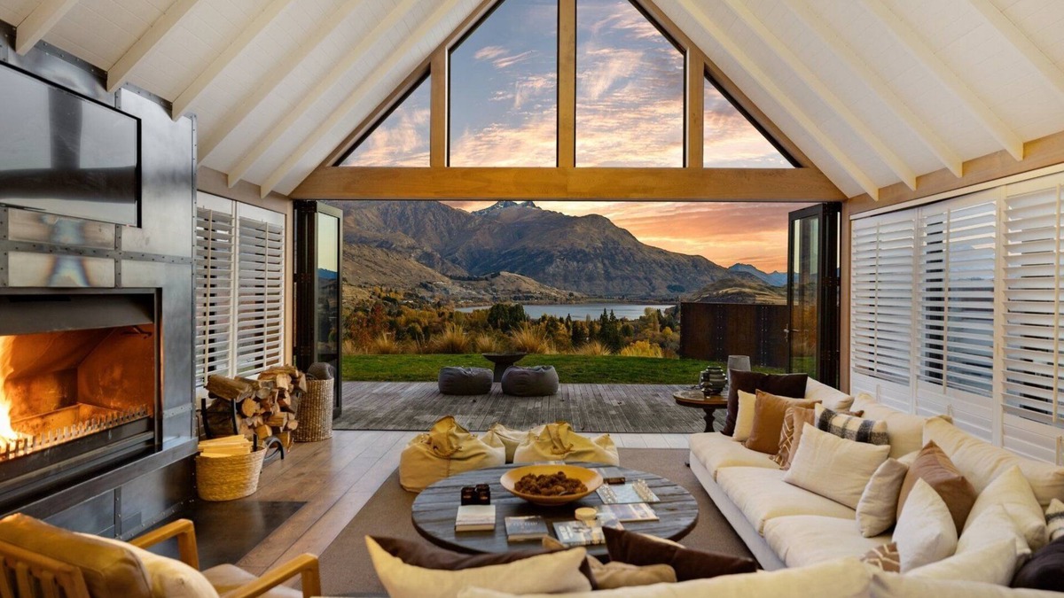 Arrowtown House | Private infinity pool, spa pool, tennis court, petanque