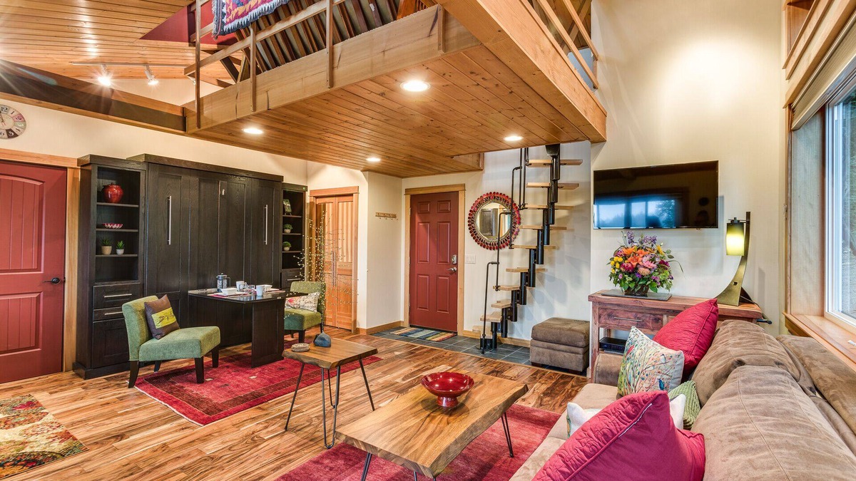 Bellingham House | Private Interurban Trail Access-Chuckanut-Fairhaven-Larrabee-Bow Edison
