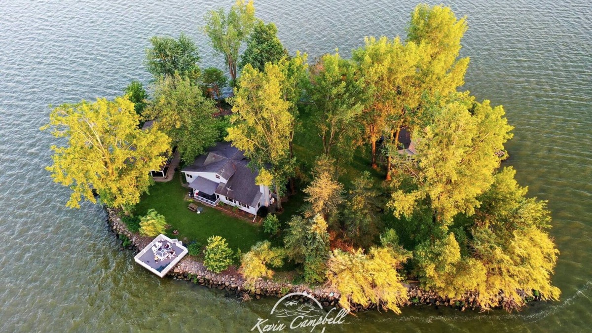 Saint Johns House | Private Island! Includes house, cottage, boat docks, best sunsets on Indian Lake